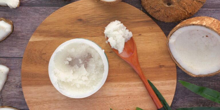 Aceite de coco para los dientes: ¿blanquea, cuida las encías y qué contraindicaciones tiene?
