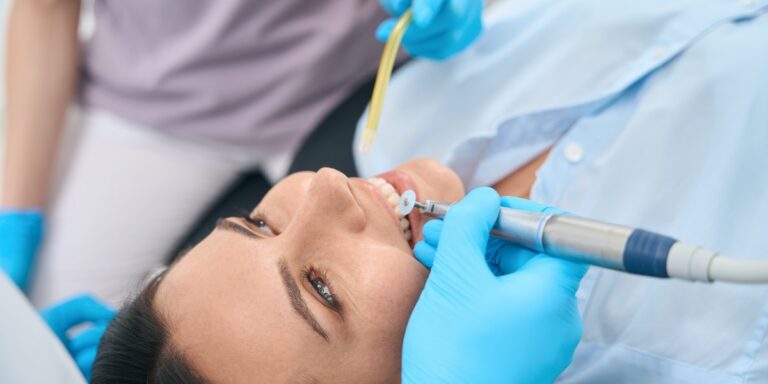Dientes de sierra y otras formas raras de los dientes: de Hutchinson, de Turner, grandes o pequeños