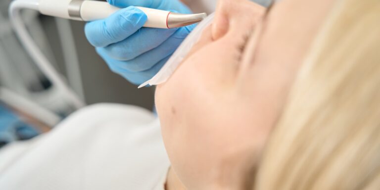 Mantenimiento periodontal: en qué consiste y cada cuánto se hace tras tratar las encías