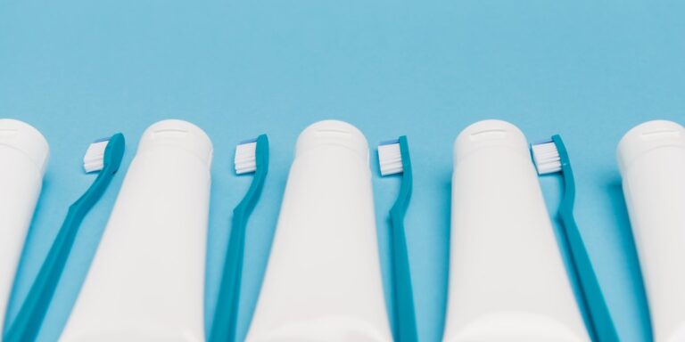 Pasta de dientes con triclosán, sin SLS o con xilitol: qué hace cada ingrediente