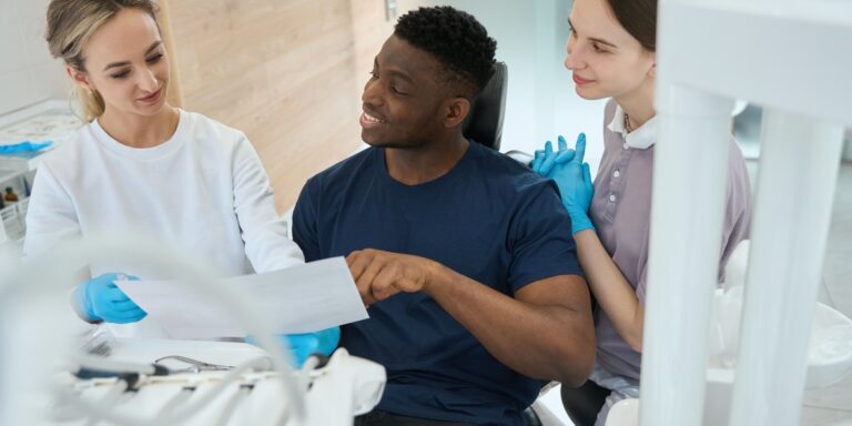 ¿Se puede desgravar el dentista en la renta? Lo que dice Hacienda y qué pasa en Aragón